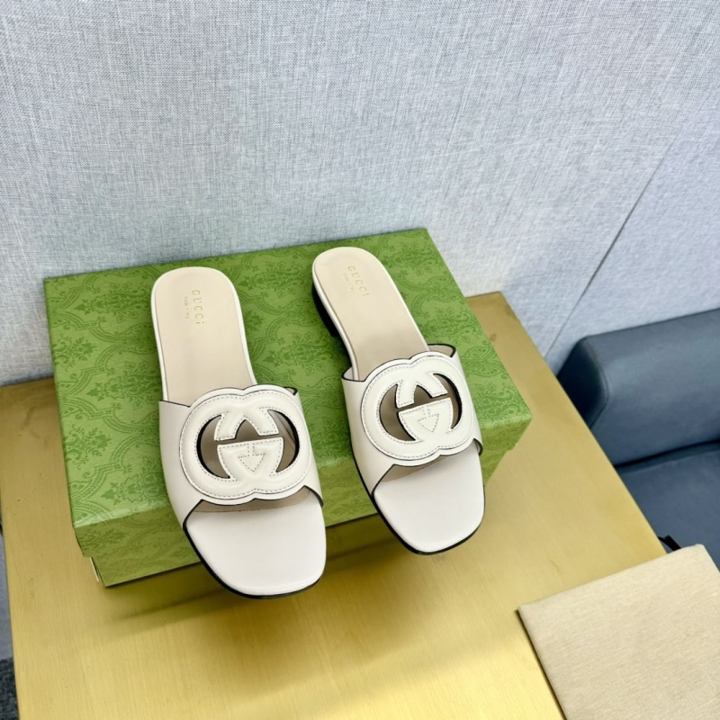 G*u*i slippers
